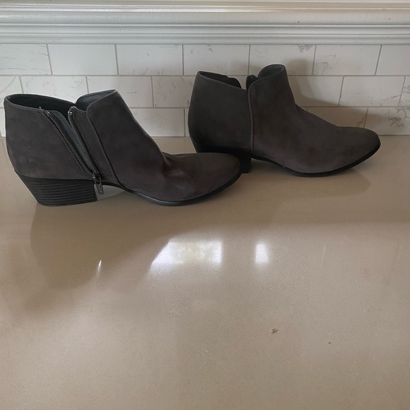 Women’s Boots - Picture 3 of 5